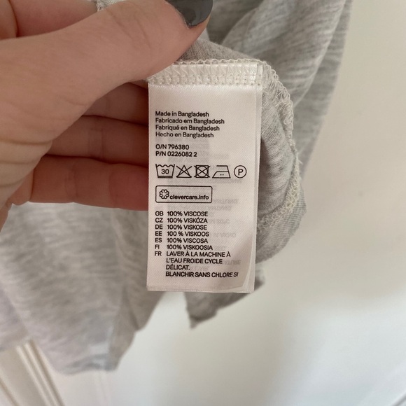 ⭐️ 5 for $20 | Grey Divided / H&M Tank Top - Picture 4 of 5